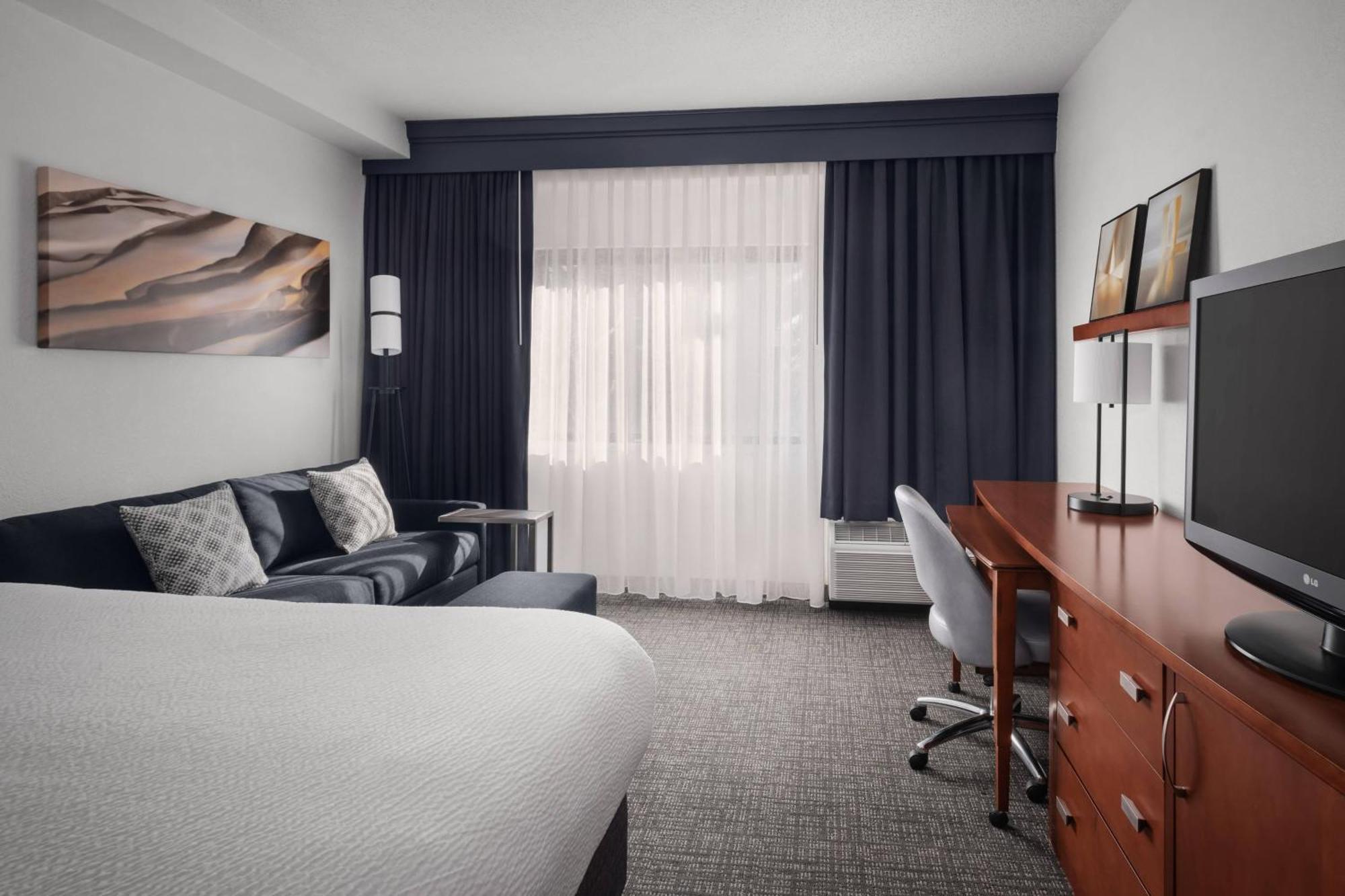 Courtyard By Marriott 3*