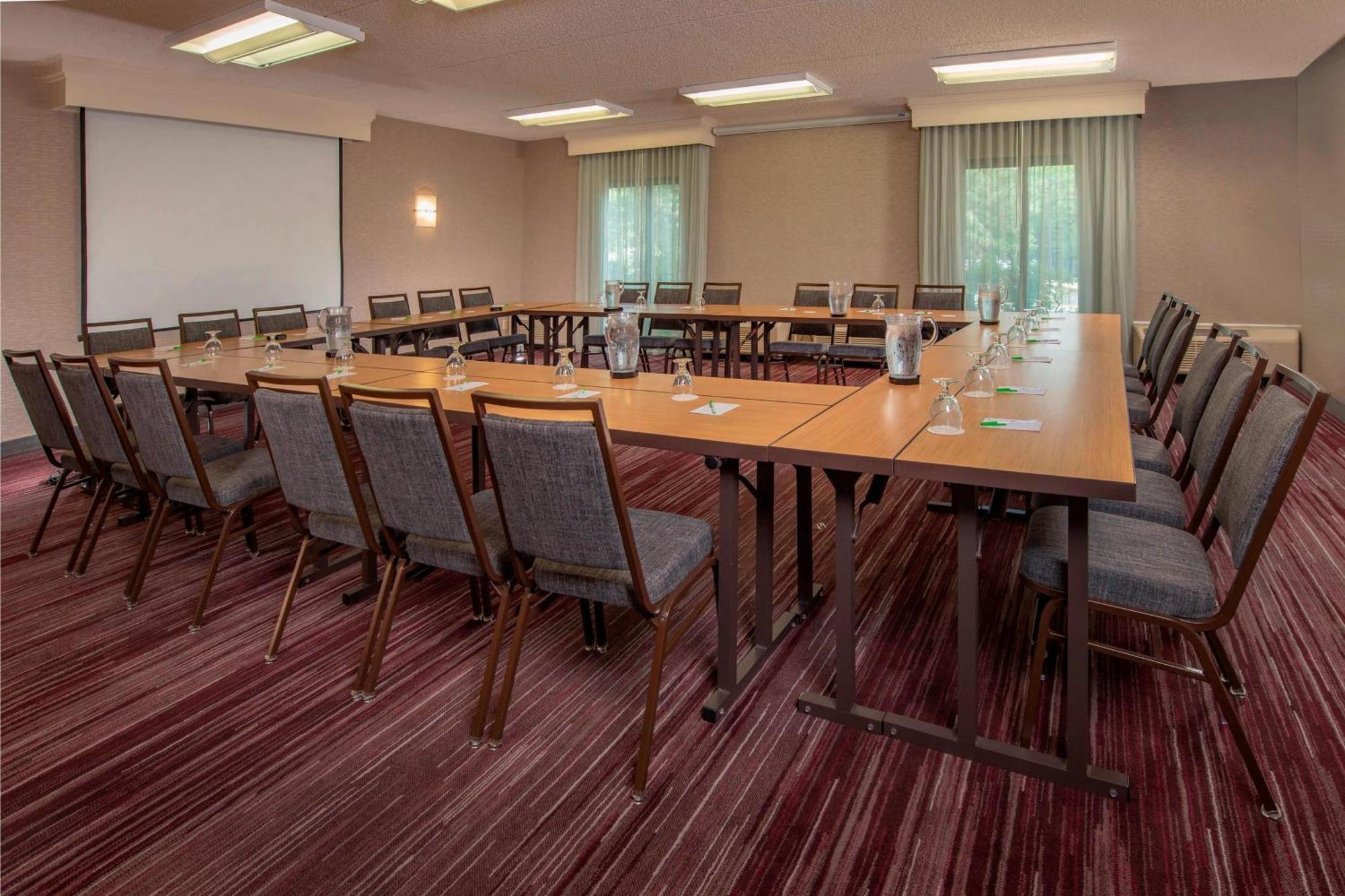 Courtyard By Marriott Hotel 3*