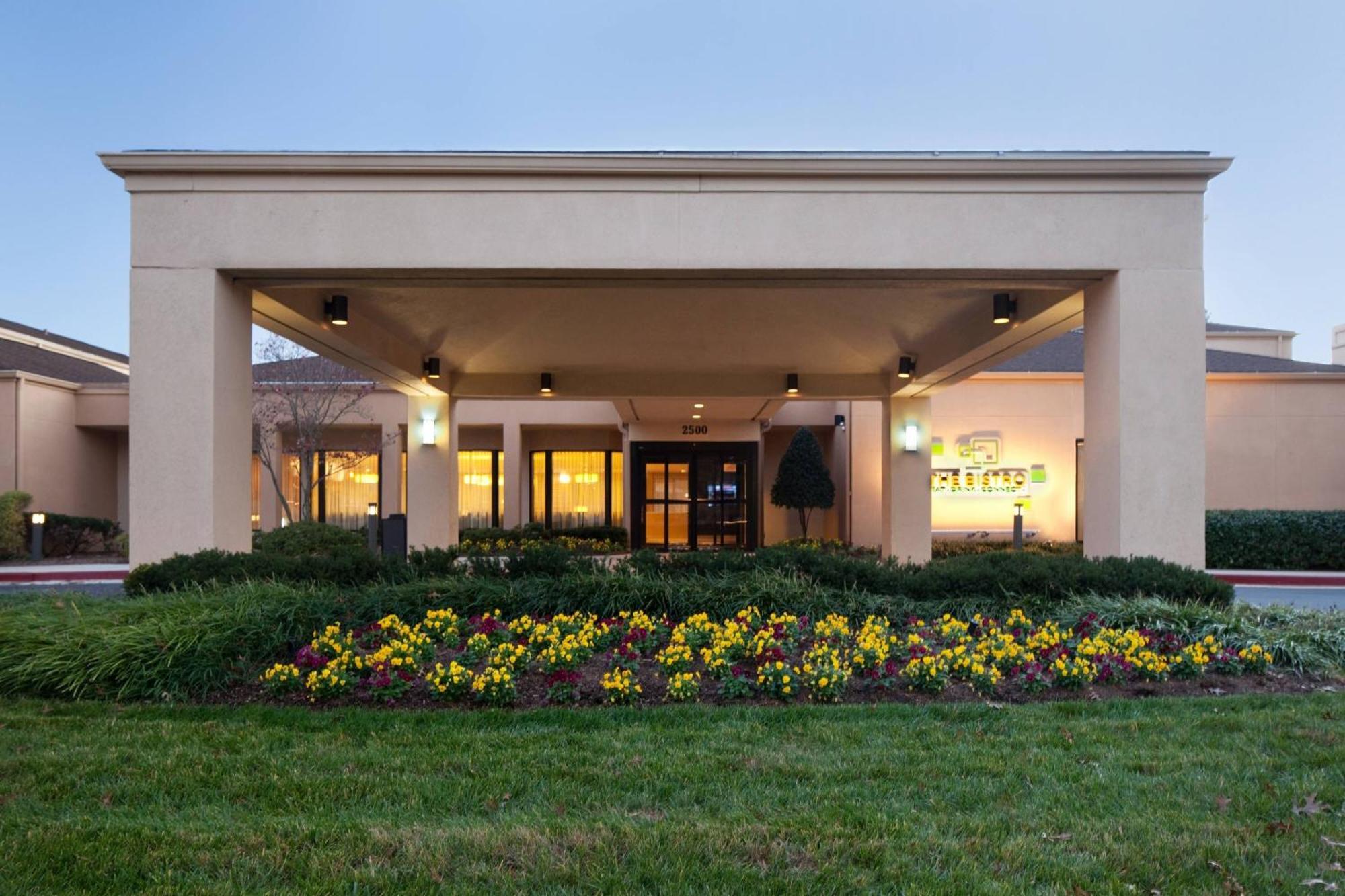 Courtyard By Marriott 3*